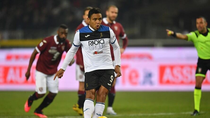 los colombianos Duván Zapata (45+1, penal) y Luis Muriel (86 penal y 88). Foto: Getty Images