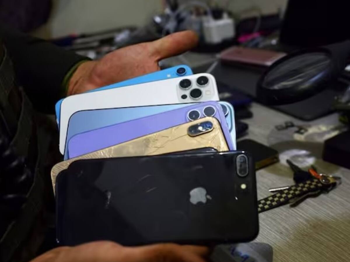 Capturan en el aeropuerto El Dorado a hombres que querían sacar del país 20 celulares robados