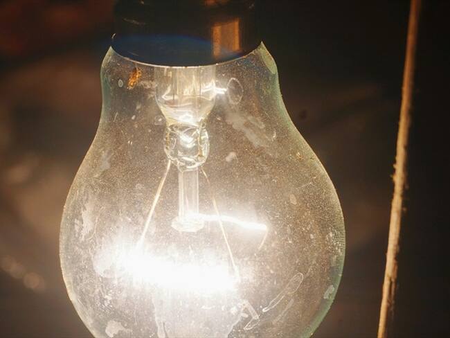 El proyecto incluiría una sobretasa de $4 pesos por kilovatio hora para los estratos 4, 5 y 6 de todo el país. Foto: Getty Images