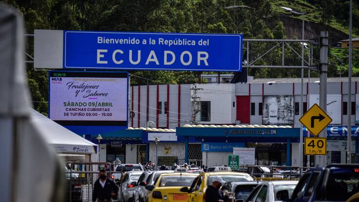 Transportadores de carga de Ecuador amenazan con quemar vehículos colombianos
