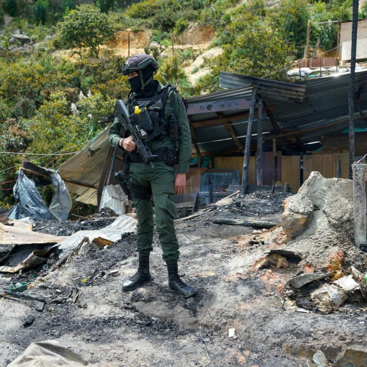 Incendio provocado por enfrentamiento entre bandas deja 14 casas quemadas en Bogotá