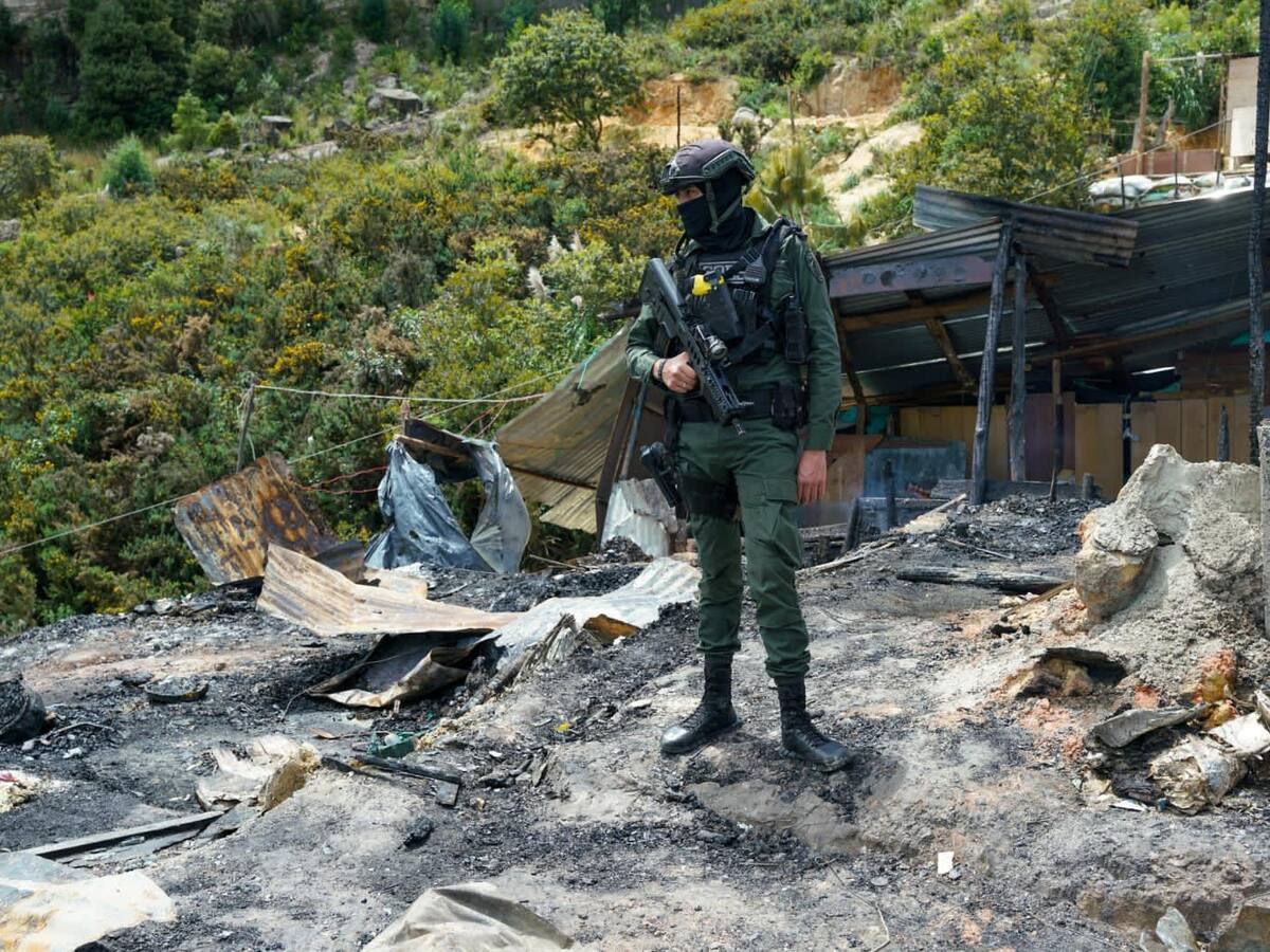 Incendio provocado por enfrentamiento entre bandas deja 14 casas quemadas en Bogotá