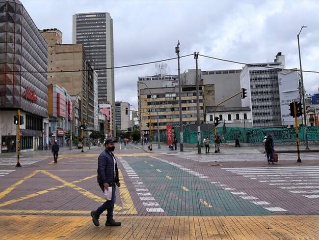 Podría haber confinamiento general en Bogotá si ocupación de las UCI no disminuye: Gómez