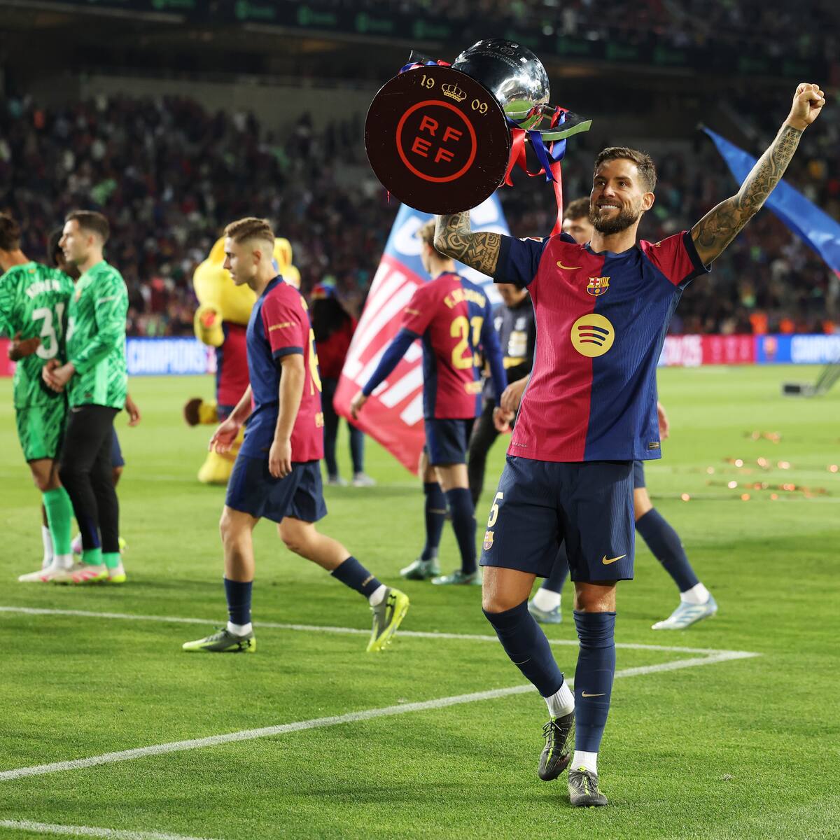 Barcelona anunció oficialmente la marcha de Íñigo Martínez