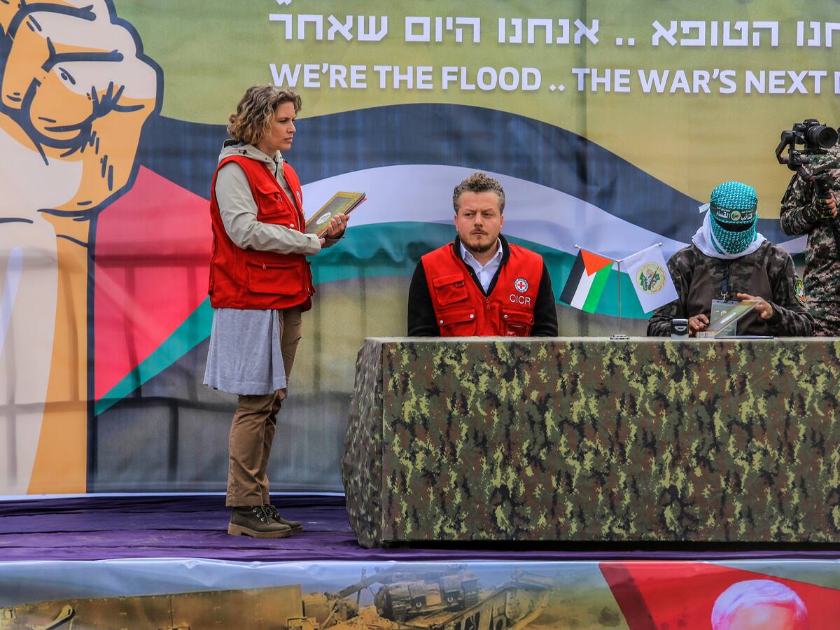 Hamás dice que entrega de rehenes este 15 de febrero se realizará “de manera decente y en vivo”