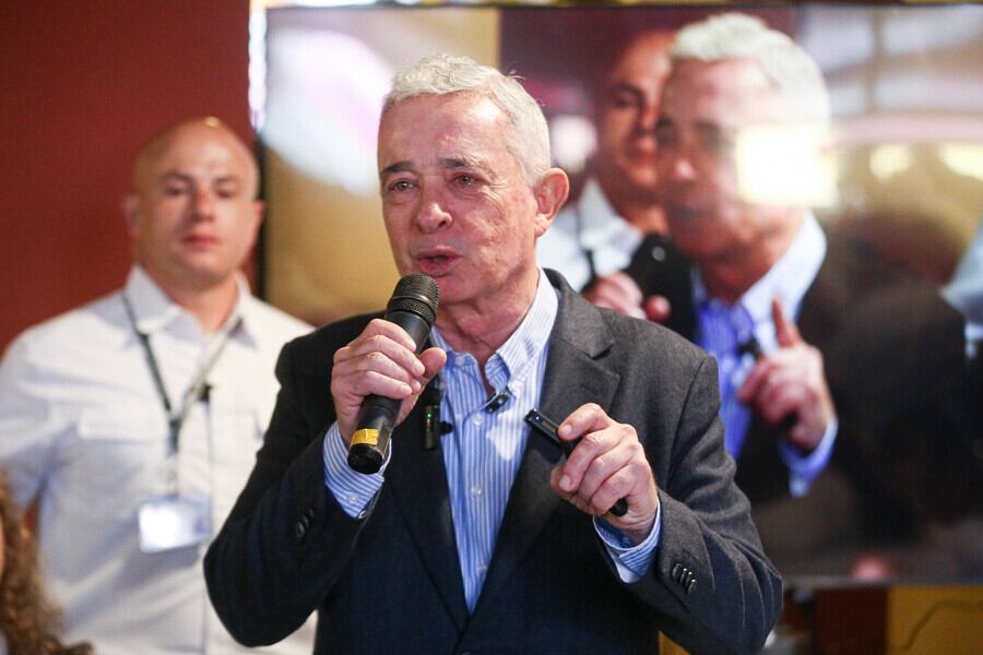 La accidentada sesión en el juicio al expresidente Álvaro Uribe 