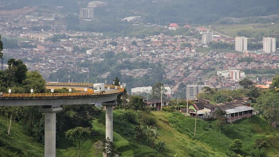 La ministra de Transporte, Ángela María Orozco, ha dispuesto que se realice una mesa técnica entre ambas entidades. Foto: Colprensa