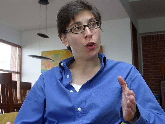 Directora de la Escuela de Gobierno explica necesidad del proyecto de pliegos tipo