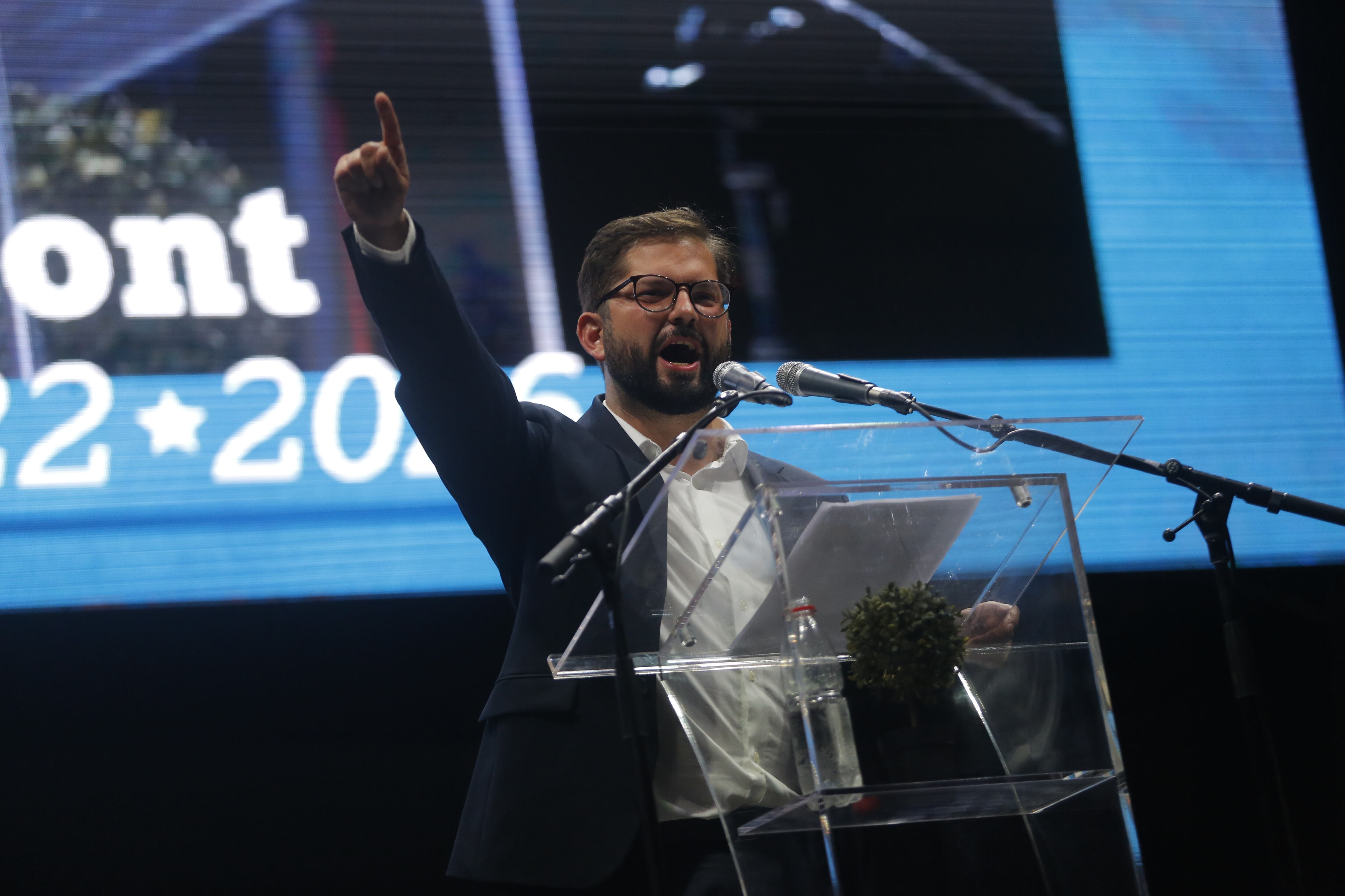 SANTIAGO, CHILE - DECEMBER 19: Gabriel Boric who won Chile's presidential election, makes a speech during the celebrations in Santiago, Chile on December 19, 2021. Boric, 35, becomes country's youngest leader after his rival concedes defeat. (Photo by Cris Saavedra Vogel/Anadolu Agency via Getty Images)