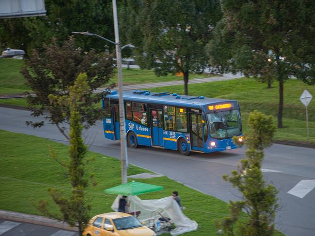 Imagen de referencia de un SITP en Bogotá. (Photo by Sebastian Barros/NurPhoto via Getty Images)