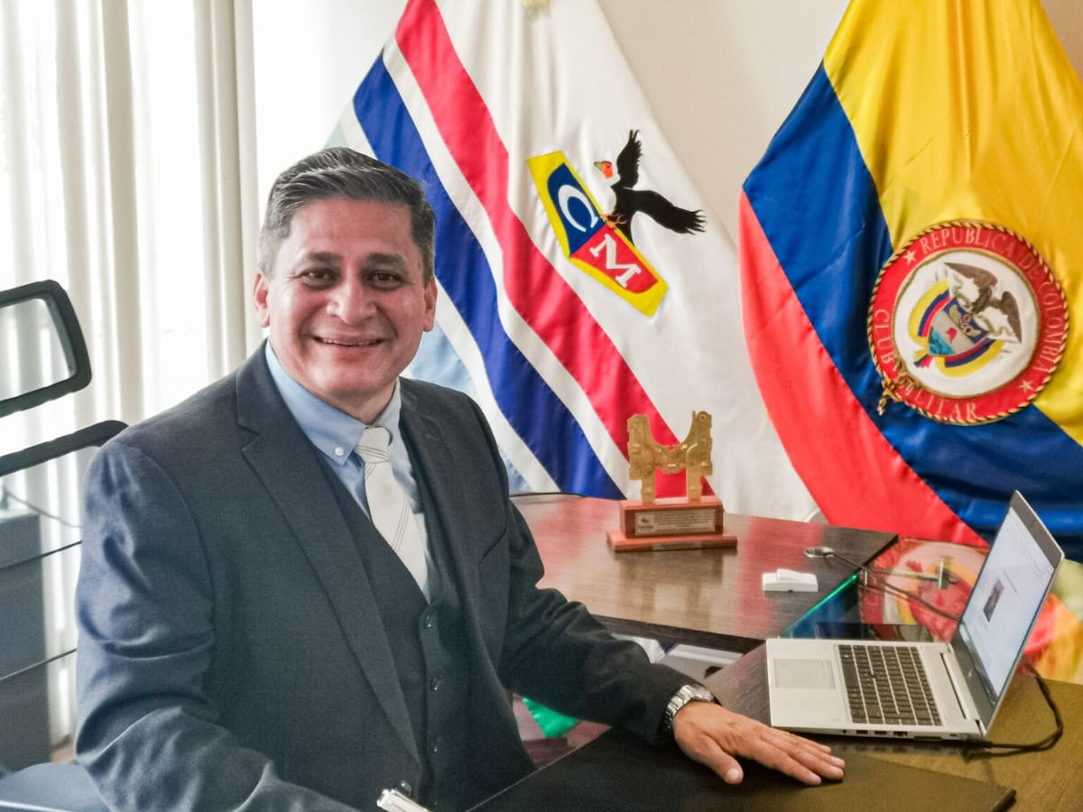 El brigadier general (r) José Henry Pinto asumió la Dirección de la Aerocivil