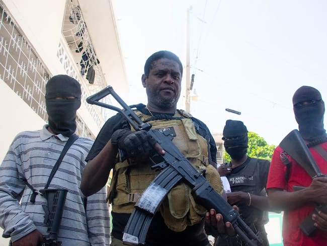 Líder de bandas armadas en Haití alerta de “genocidio” si el primer ministro no renuncia