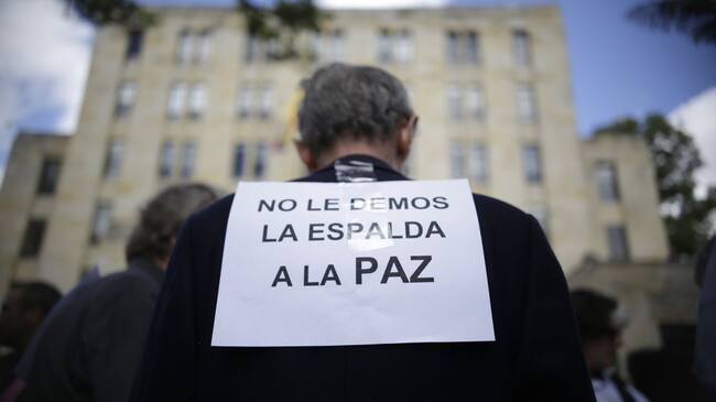 Congresistas y excombatientes aseguran que el proyecto de acto legislativo que busca eliminar la figura del delito político, amenaza la posibilidad de una paz completa en Colombia