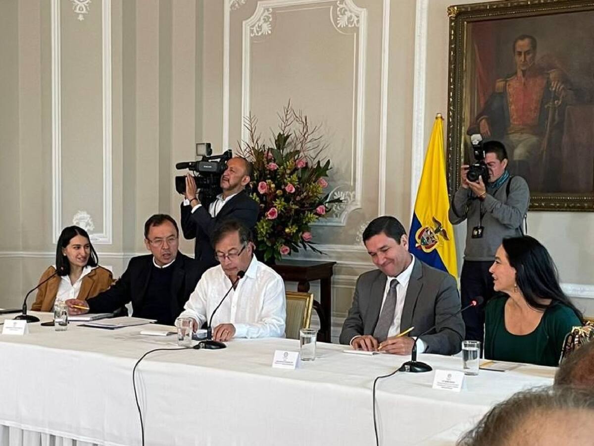 Alcalde de Bucaramanga pidió a Petro eliminar el no poder participar en política