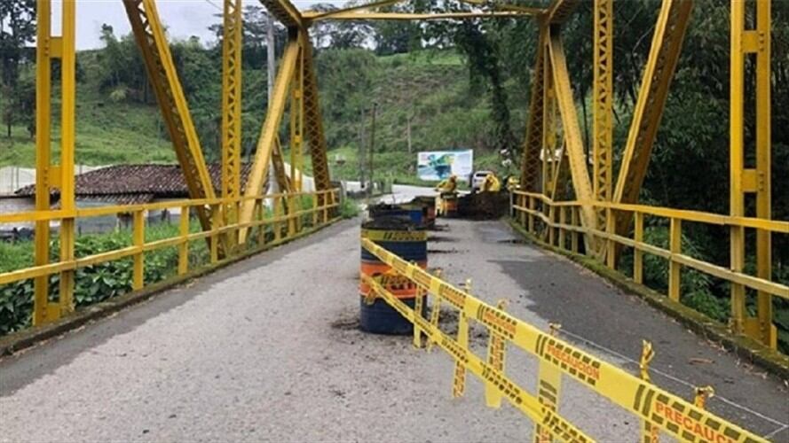 Puente de La Ínsula en el municipio de Chinchiná, Caldas. Foto: Sumunistrada.