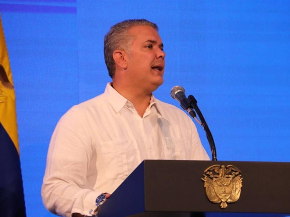 Duque anuncia judicialización a contratistas "rateros" que incumplan obras educativas