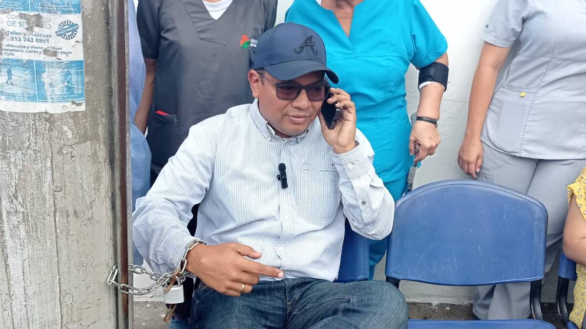 Gerente de Clínica Girón se encadenó para que no lo retiren del cargo