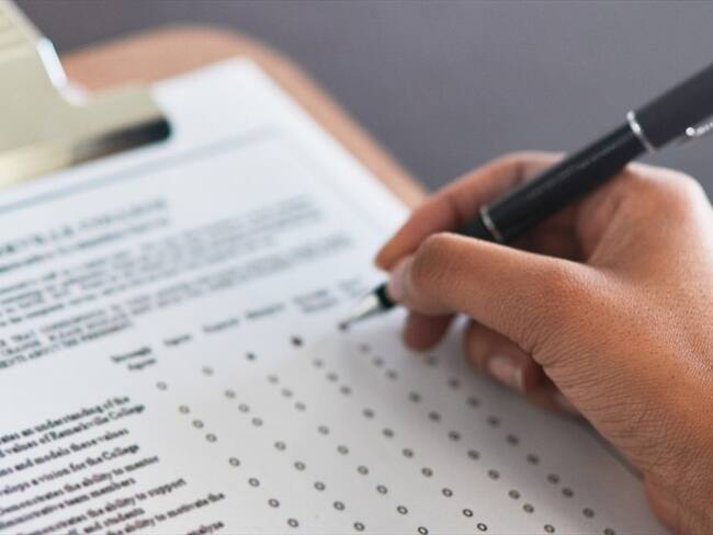 Los encuestadores dicen que no han podido hacer las encuestas porque han sido encerrados en supermercados y pinchado sus motos para evitar esta acción: María Teresa. Foto: Getty Images