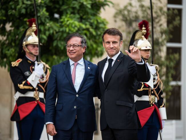 Emmanuel Macron y Gustavo Petro. Foto: Andrea Savorani Neri / NurPhoto via Getty Images