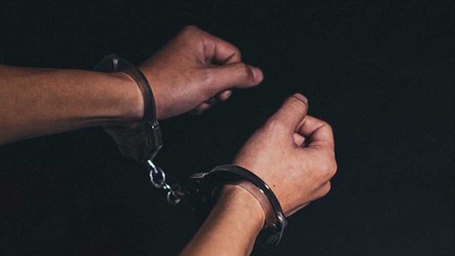 A la cárcel ciudadano venezolano por porte ilegal de armas durante el paro nacional. Foto: Getty Images