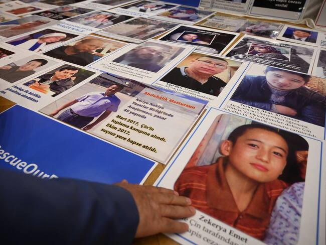 China enfrenta nuevas denuncias de abusos a uigures durante visita de Bachelet