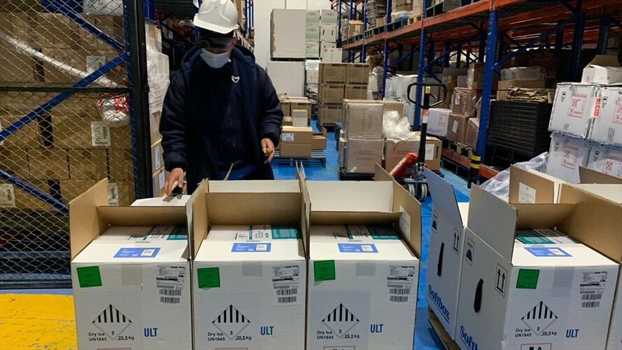 Llegan al país 339.300 dosis de vacunas de Pfizer. Foto: Ministerio de Salud