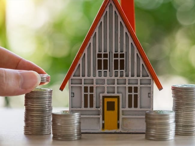 Una hipoteca es un contrato a través del cual un deudor deja como garantía un bien (generalmente un inmueble) a quien le ha hecho un préstamo. Foto: Getty Images / MANUSAPON KASOSOD