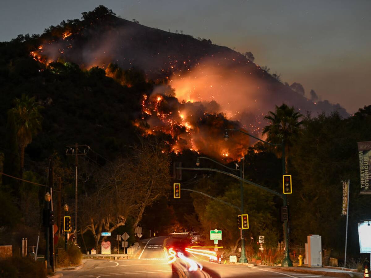 Incendios en Los Ángeles dejan diez muertos y más de 10.000 estructuras en cenizas