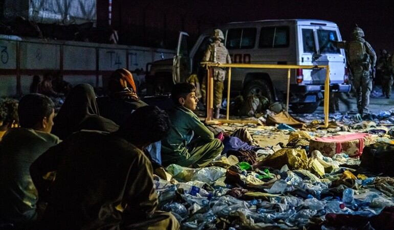 Las dos explosiones en el aeropuerto de Kabul han dejado varios muertos y heridos. Foto: Getty Images / Marcus Yam / Colaborador