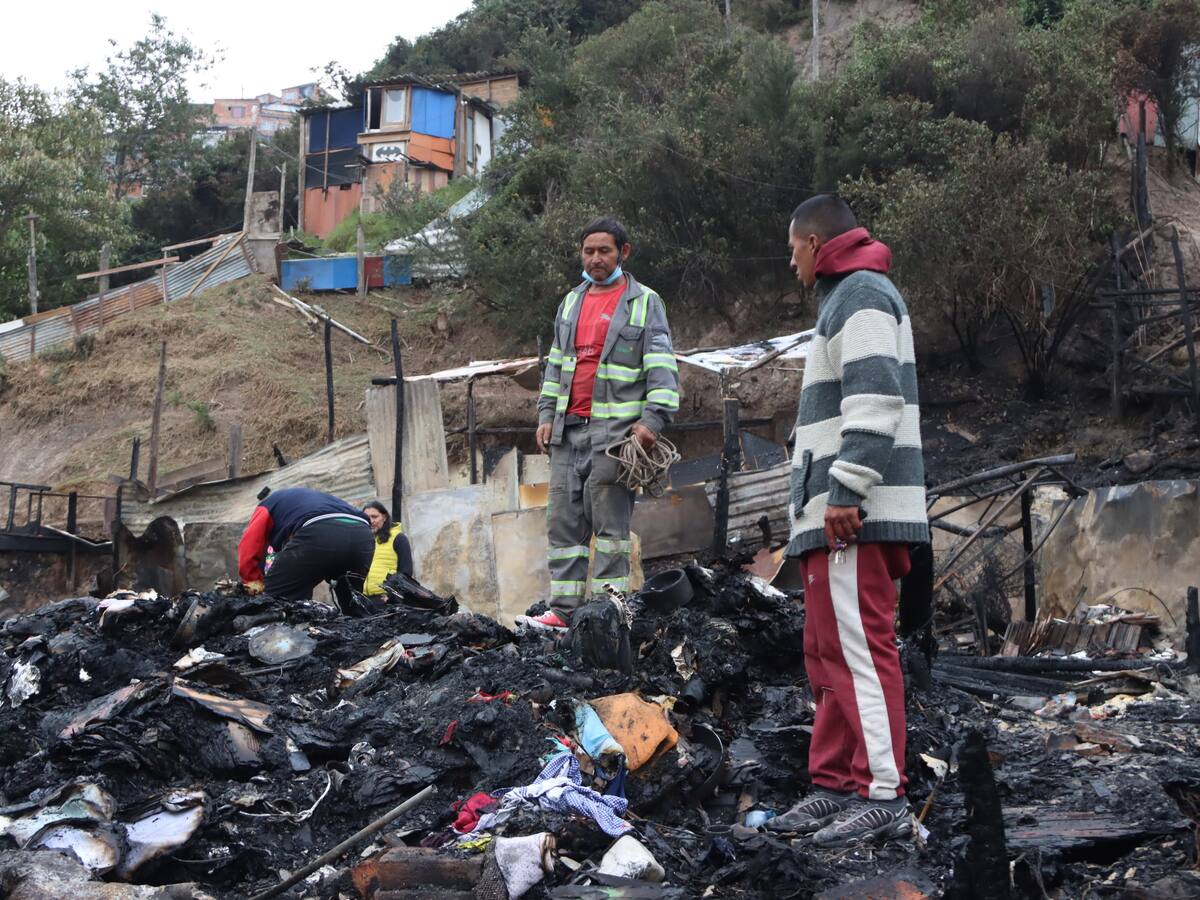 Alcaldía anuncia acciones para familias víctimas de incendio en el centro de Bogotá