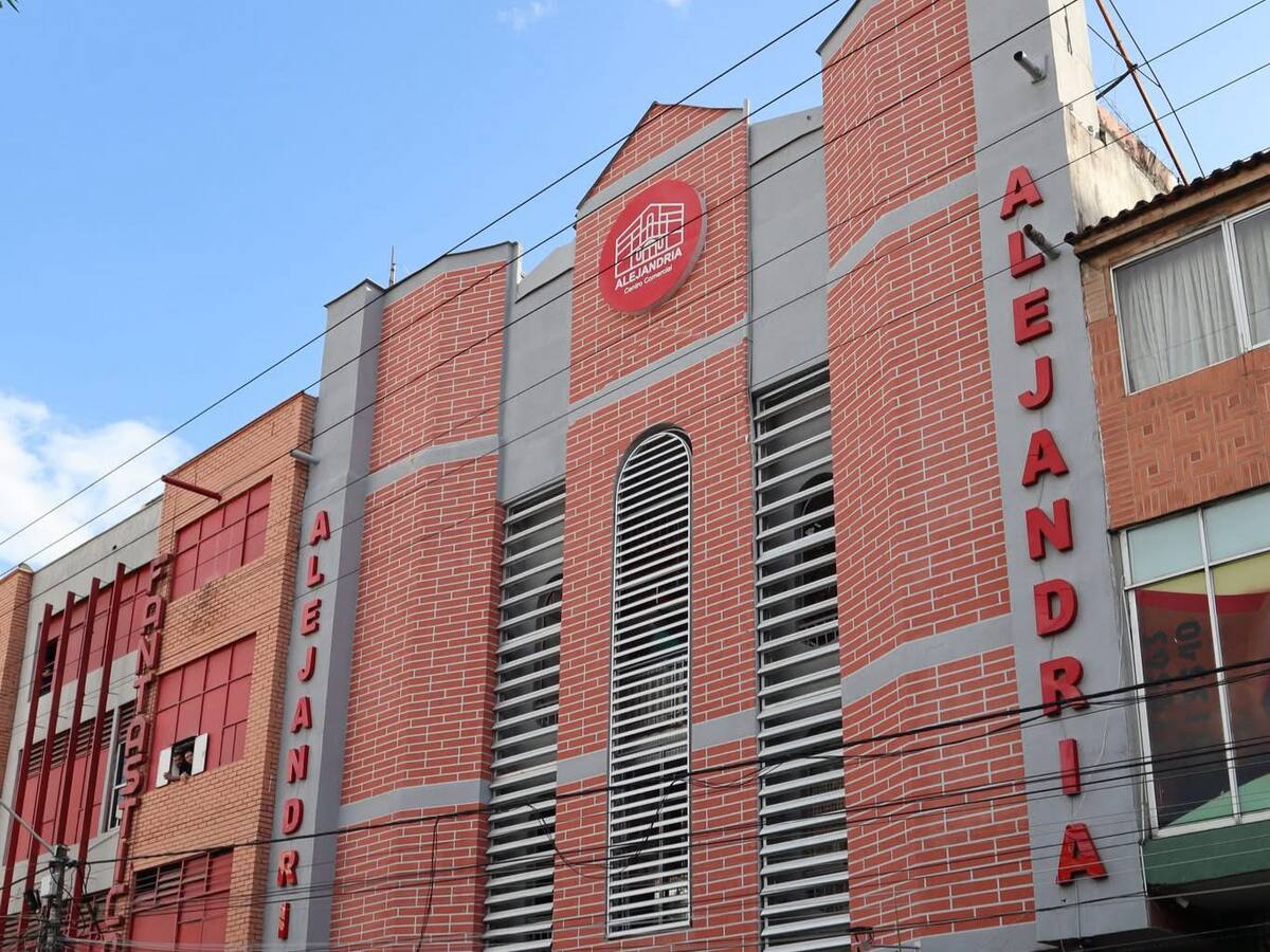 Lanzan granadas contra dos locales comerciales del Centro Comercial Alejandría en Cúcuta