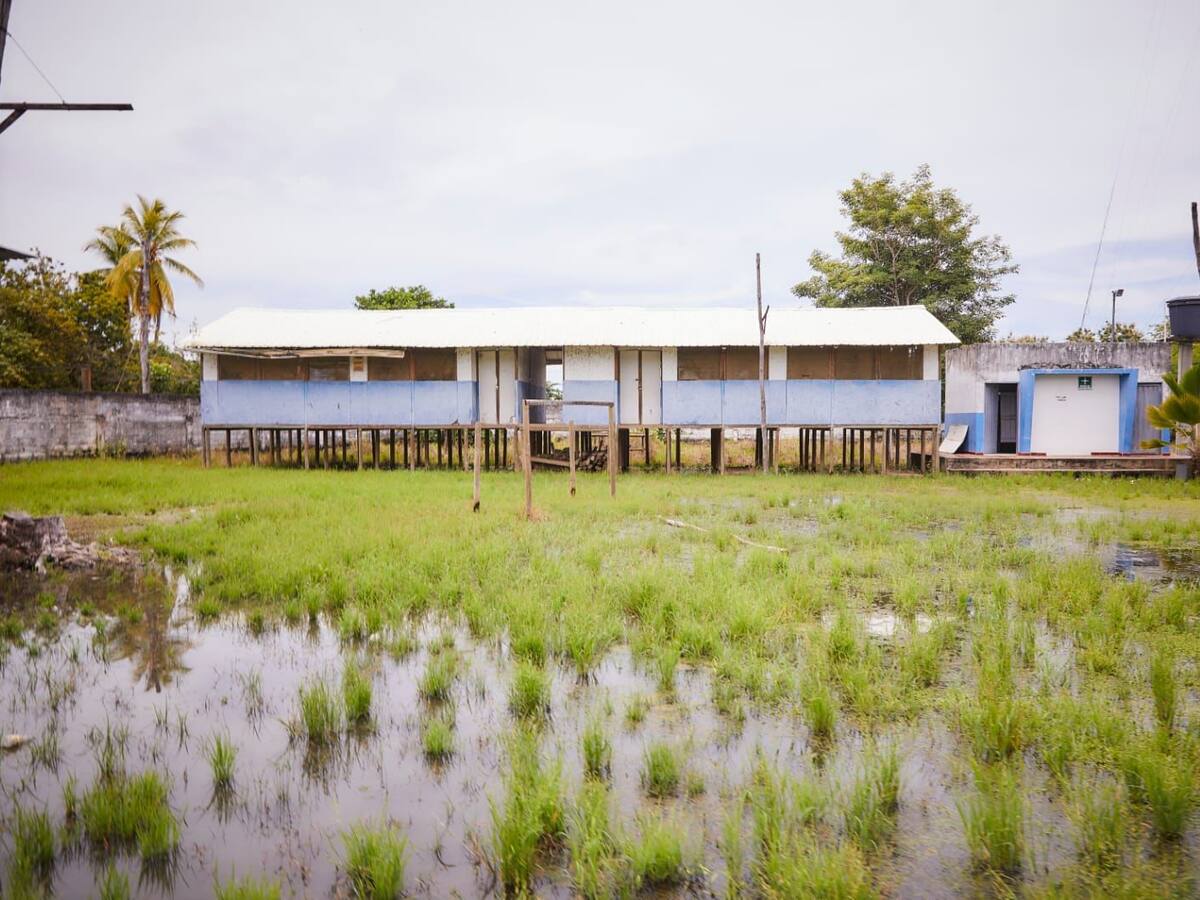 Advierten de riesgos en colegios con aguas estancadas en Lorica, Córdoba