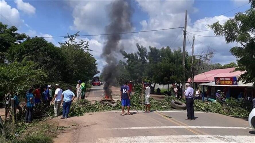 Por falta de energía eléctrica bloquean vía Montería-Tierralta. Foto: Cortesía