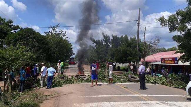 Por falta de energía eléctrica bloquean vía Montería-Tierralta. Foto: Cortesía