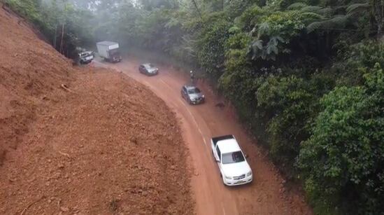 Se habilitó paso a un carril en el sector Puentes Caídos de la vía Medellín – Bogotá. Foto: Invías