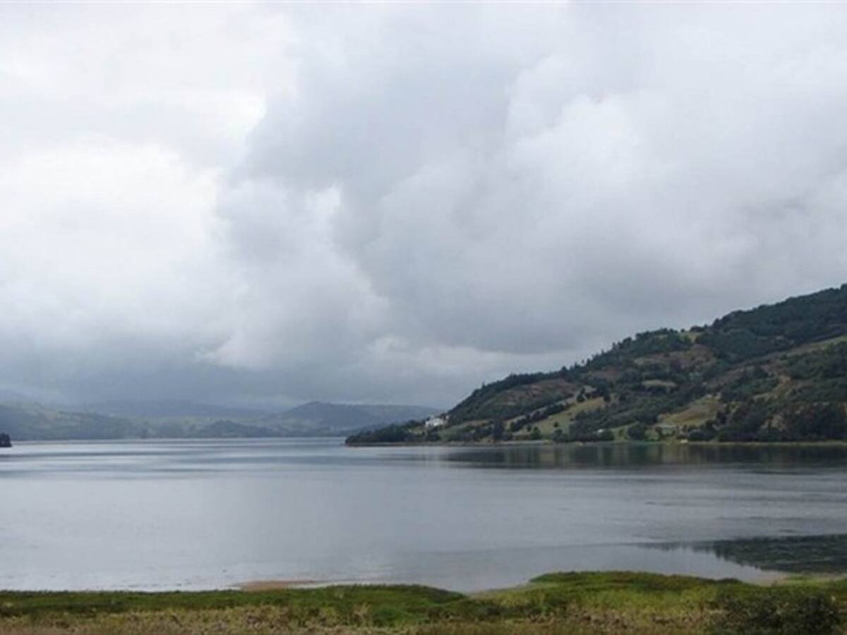 Una comisión del Minambiente viaja a Boyacá para evaluar condiciones del Lago de Tota
