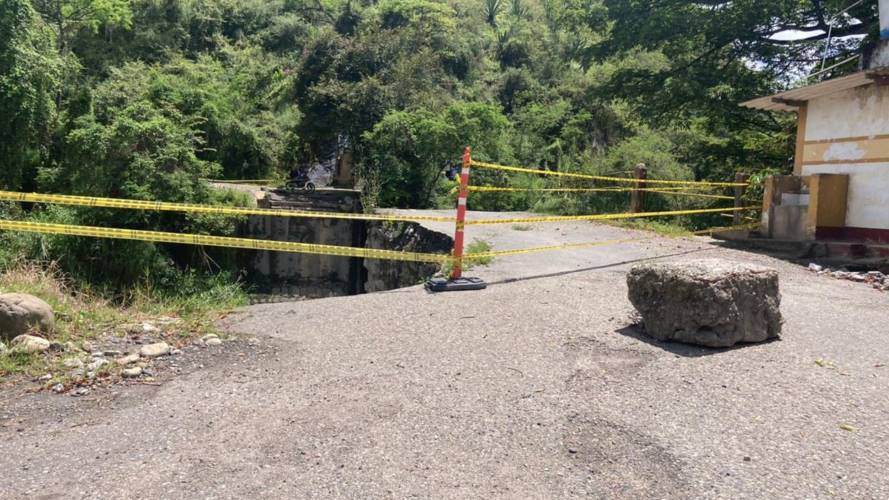 Según el mandatario, la comunidad ha tenido que utilizar vías alternas angostas y en malas condiciones. Foto: Alcaldía de Guayatá