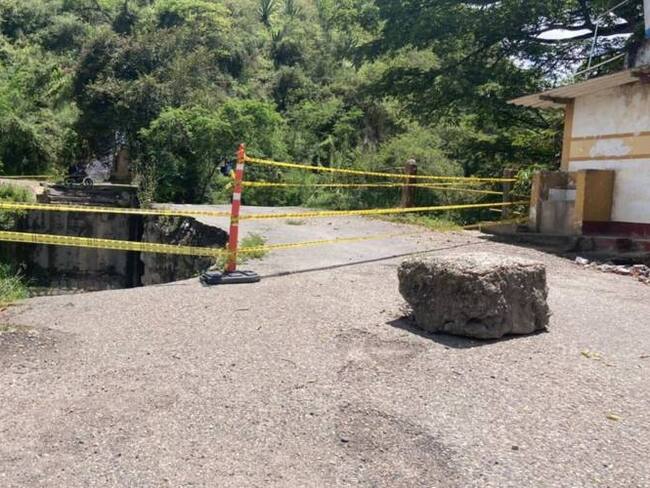 Según el mandatario, la comunidad ha tenido que utilizar vías alternas angostas y en malas condiciones. Foto: Alcaldía de Guayatá