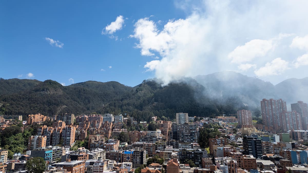 Incendio forestal en cerros orientales de Bogotá