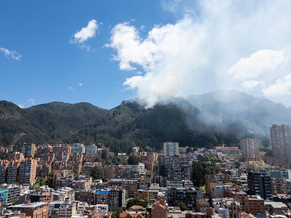 Incendio forestal en cerros orientales de Bogotá