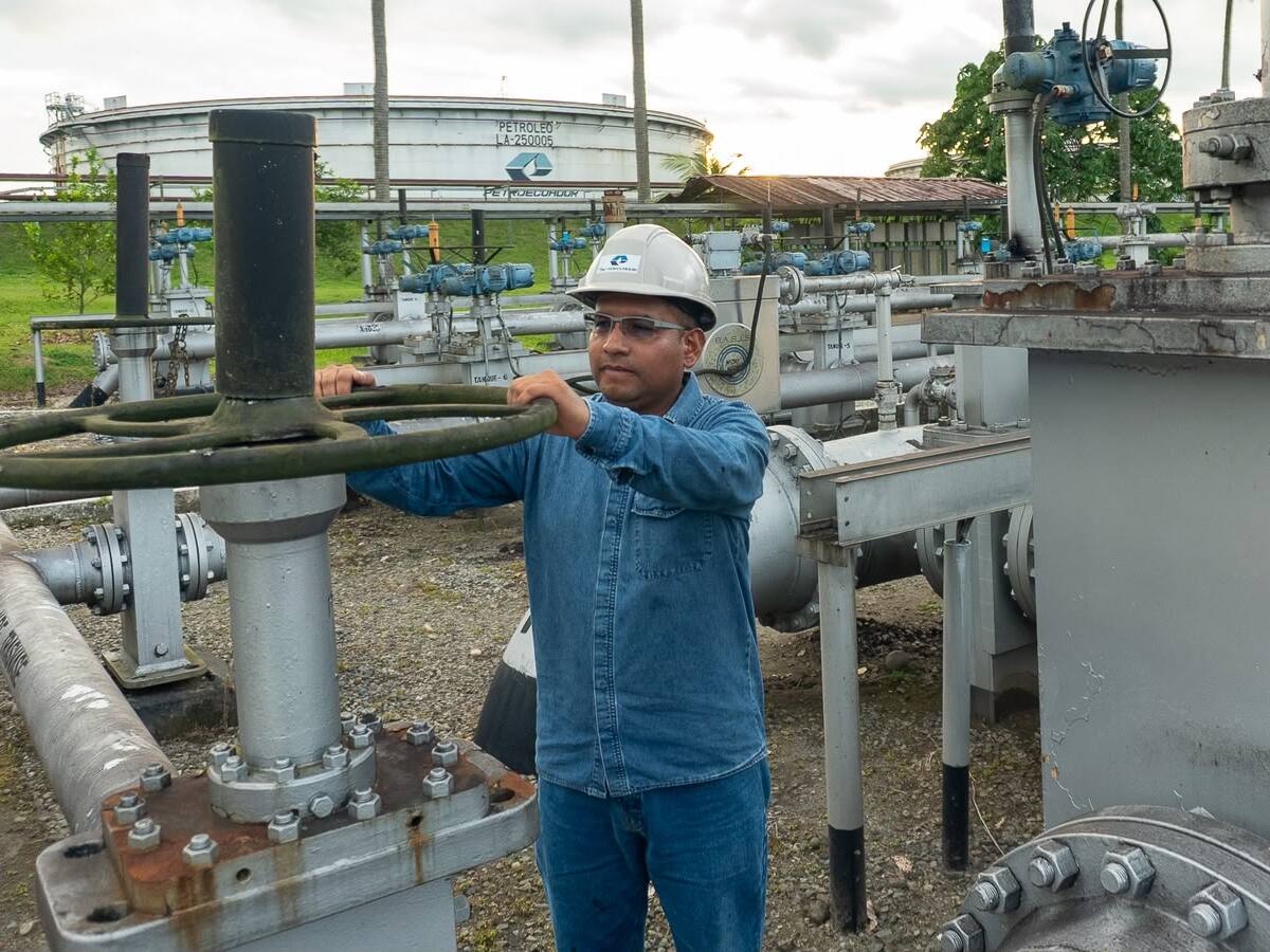 Ecuador reanuda el transporte de crudo colombiano por sus oleoductos