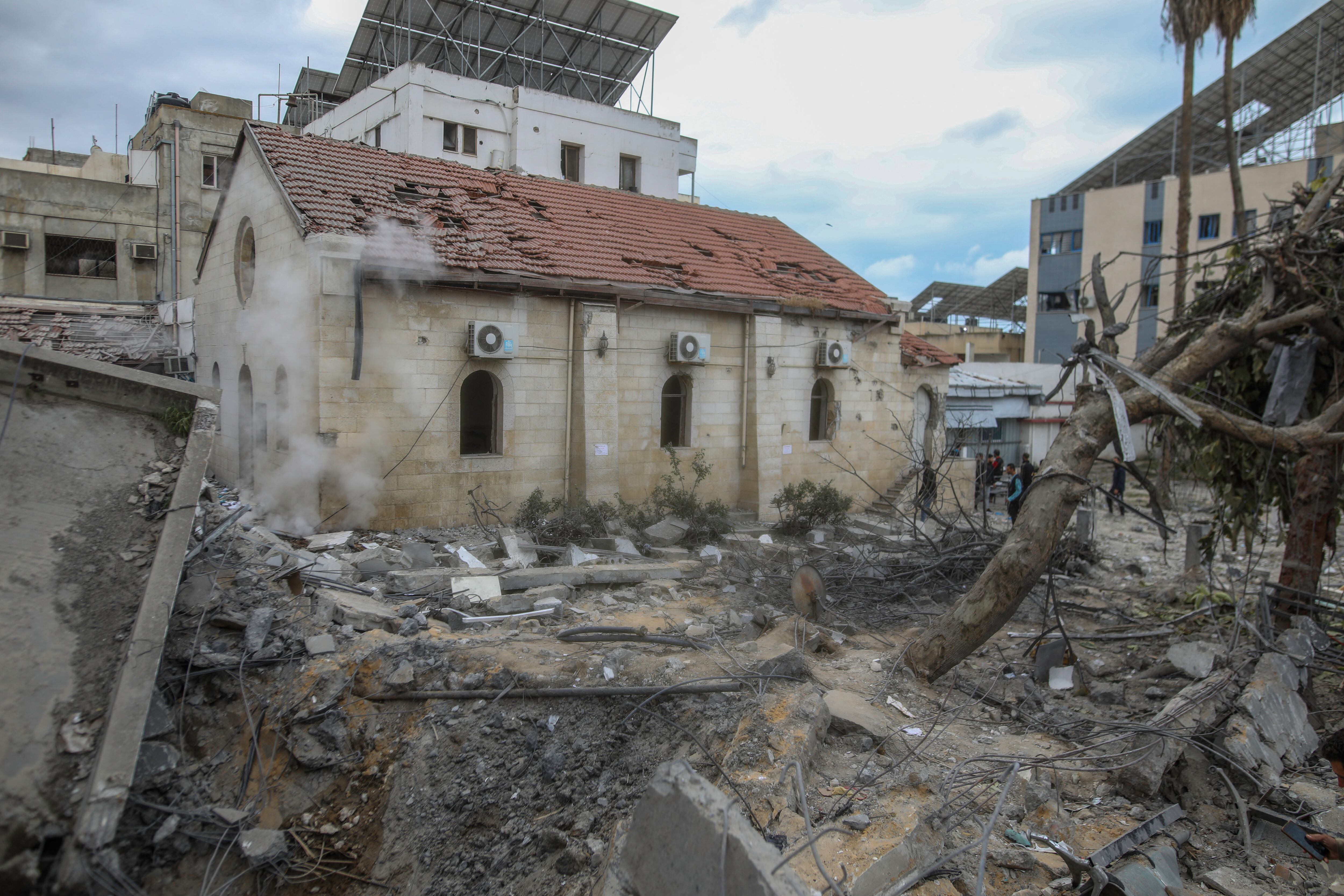 Ataque a hospital en Gaza. Foto: YOUSSEF ALZANOUN/Middle East Images/AFP via Getty Images.      