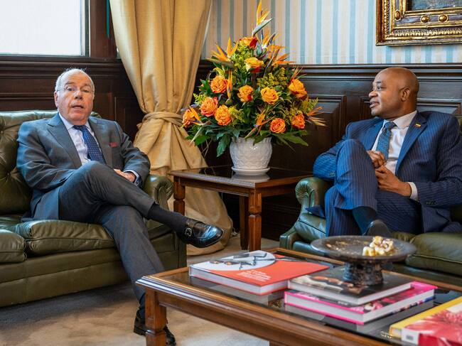AME534. BOGOTÁ (COLOMBIA), 15/08/2024.- Fotografía cedida por la Cancillería de Colombia del ministro de relaciones exteriores de Colombia, Luis Gilberto Murillo (d), durante su reunión con el canciller de Brasil, Mauro Vieira (i) este jueves en el Palacio de San Carlos en Bogotá (Colombia). EFE/ Cancillería de Colombia /SOLO USO EDITORIAL/SOLO DISPONIBLE PARA ILUSTRAR LA NOTICIA QUE ACOMPAÑA (CRÉDITO OBLIGATORIO)