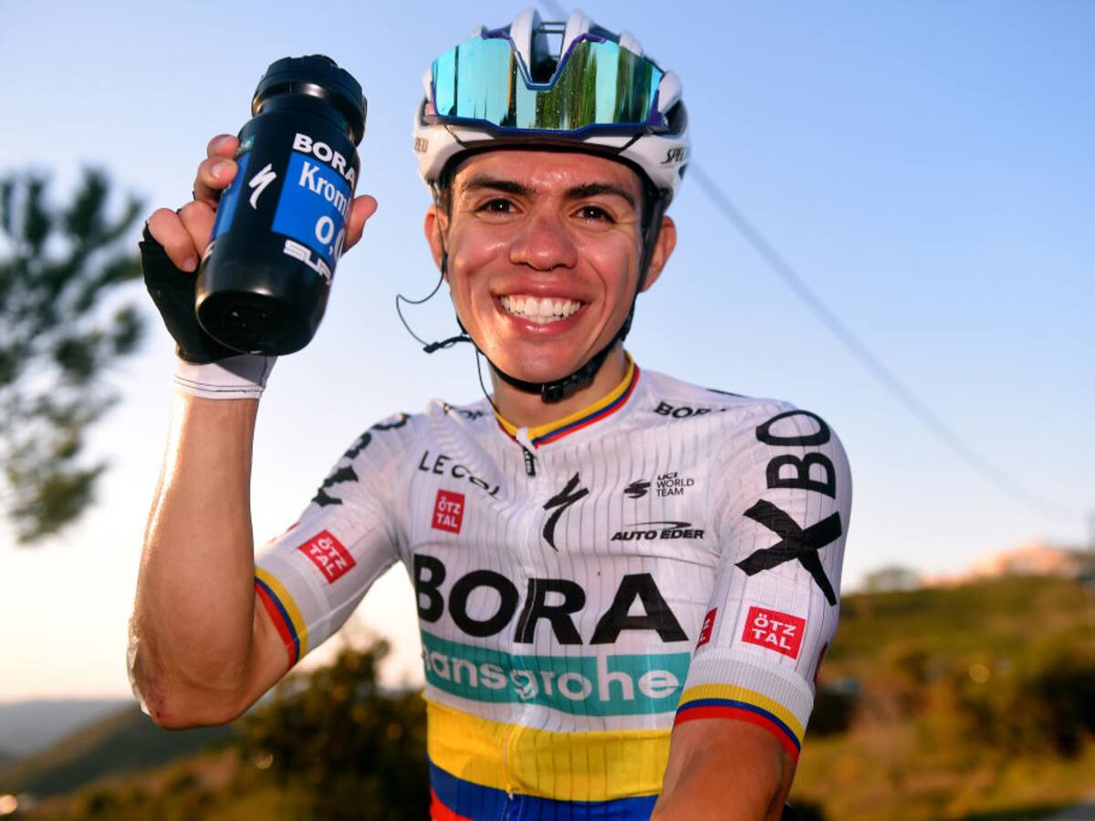 Sergio Higuita es líder de la Vuelta a Cataluña tras emocionante sprint con Richard Carapaz