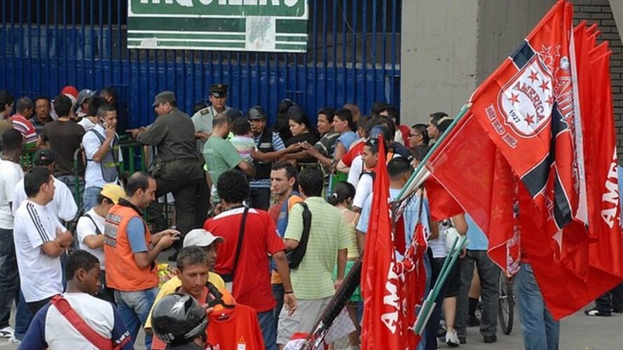 América de Cali recibe sanción por desmanes de sus hinchas. Foto: Colprensa