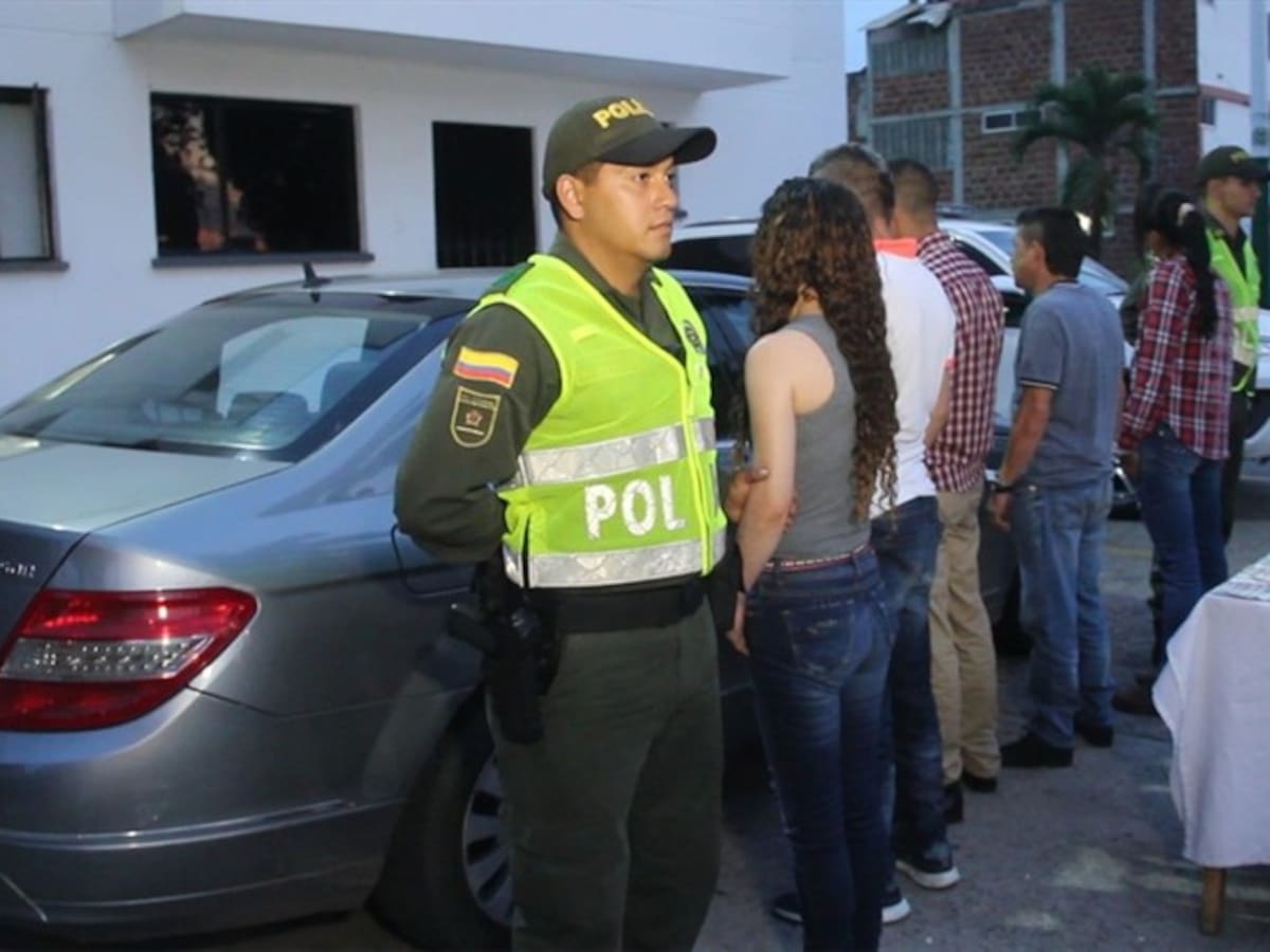 Capturan a falsos policías que robaban con engaños en Santander