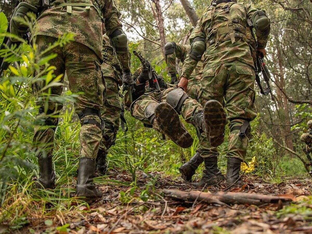 Diez militares heridos tras combate con disidencias en Buenaventura