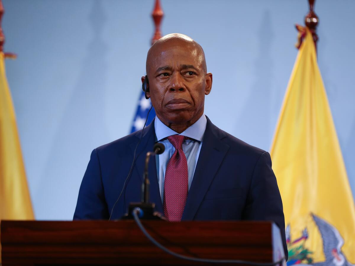 Alcalde de Nueva York, Eric Adams, fue acusado de cinco cargos por corrupción