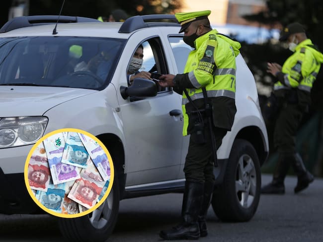 Policía de tránsito revisando papeles a un conductor. En el círculo, la imagen de dinero colombiano (Fotos vía GettyImages)