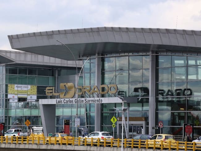 Denuncian aumento de transporte informal en el Aeropuerto El Dorado de Bogotá